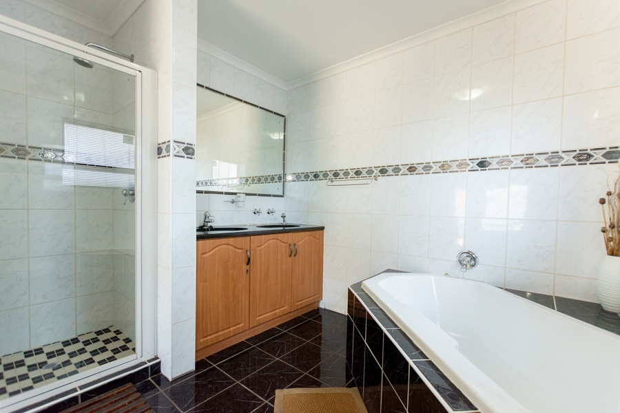 4 Bedroom Property for Sale in Britannia Bay Western Cape